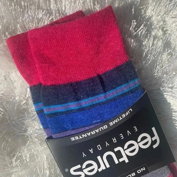 Feetures Everyday Cushioned Socks - Picture 7 of 8